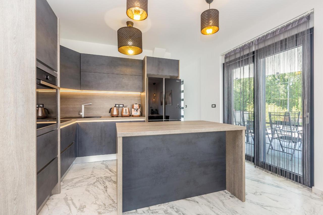 Luxury Apartment Noa Njivice Esterno foto